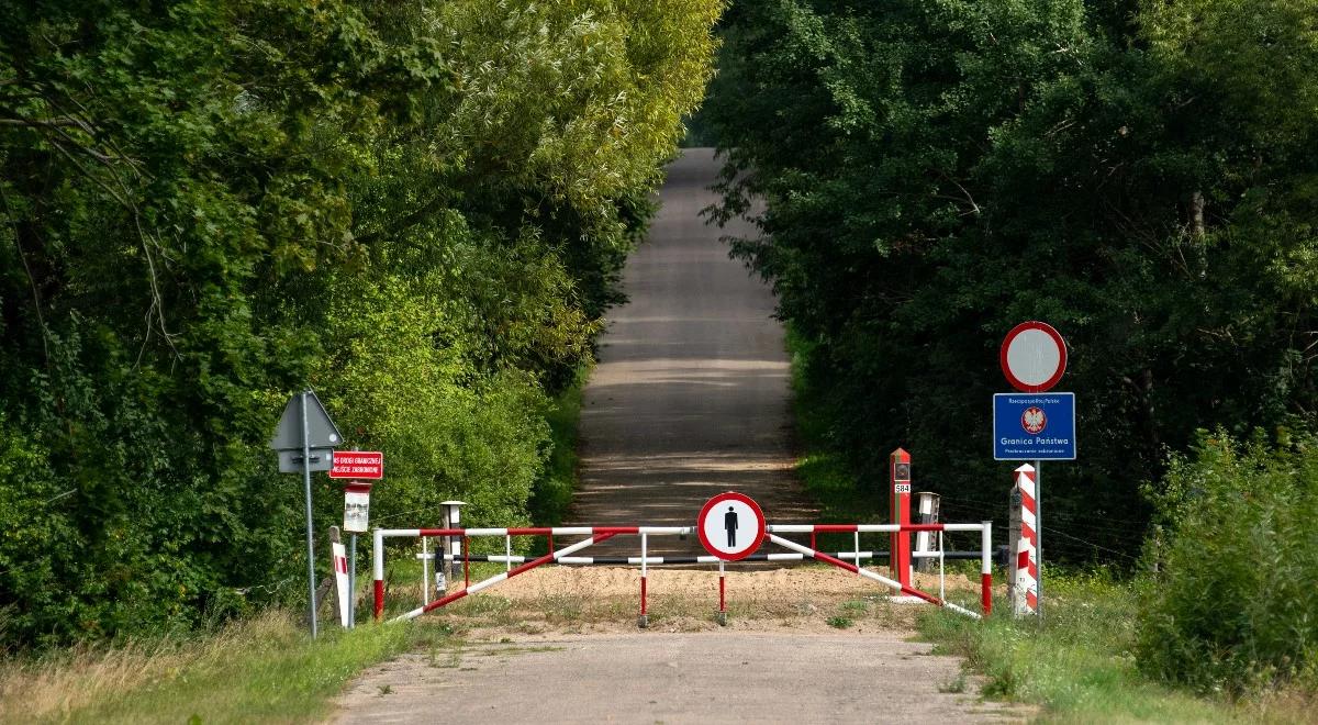 Wiceszef MSWiA: nie jest prawdą, że po polskiej stronie granicy "koczują" jakiekolwiek grupy migrantów