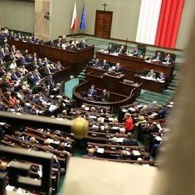 Sejm: dziś m.in. wybór sędziego TK i głosowanie nad Konstytucją Biznesu