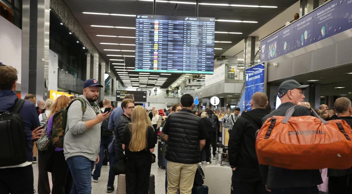 Balice. Lotnisko Kraków Airport wznowiło loty po tym, jak samolot Enterair wypadł z pasa