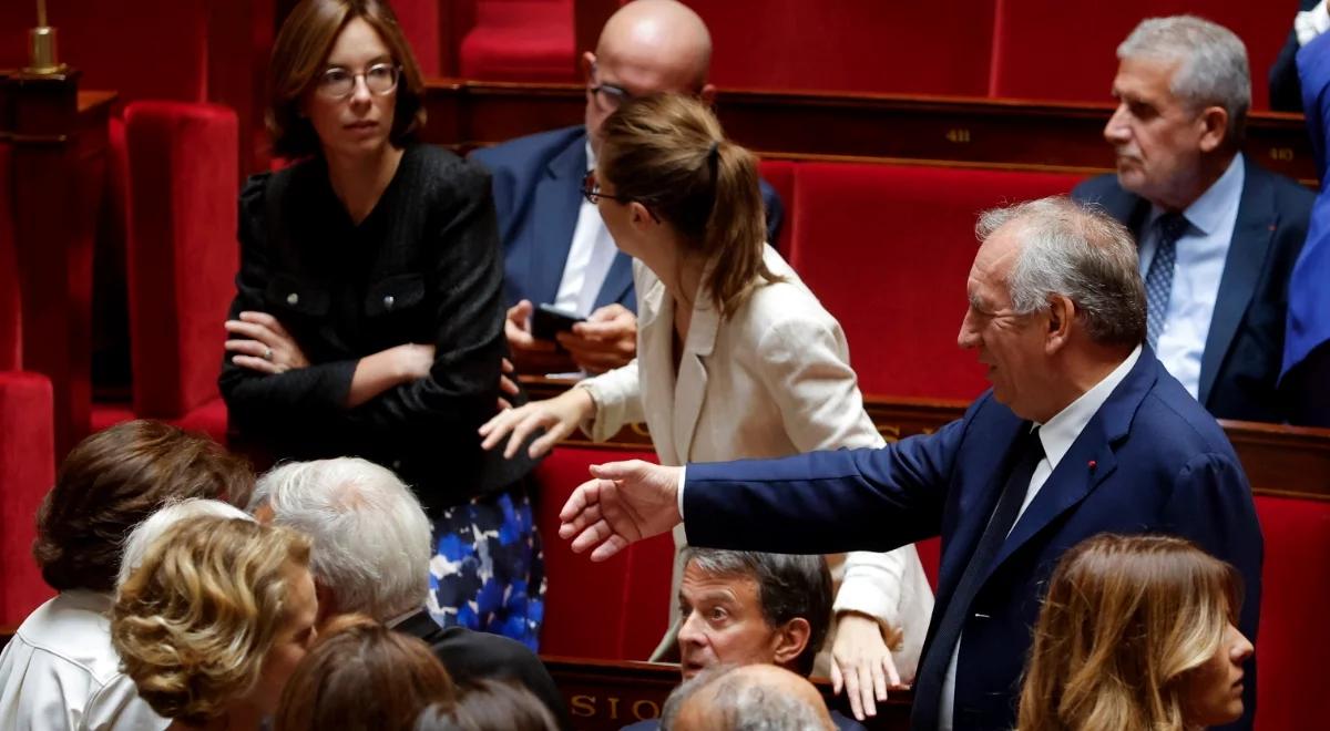 Upadek rządu we Francji. Macron zapowiada szybką nominację nowego premiera