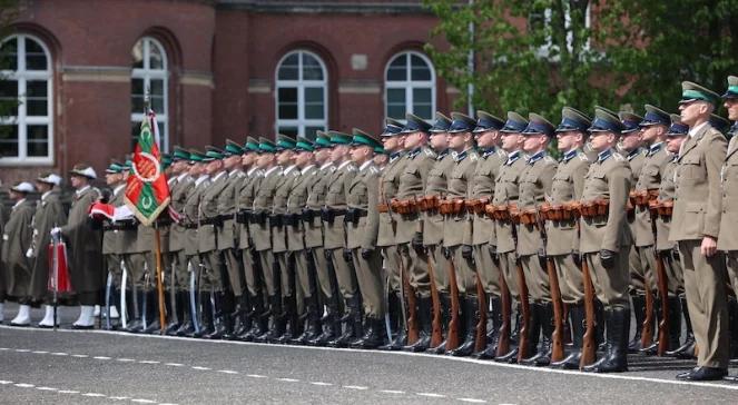 Muzyczna niespodzianka i uroczystość wręczenia awansów. W Krakowie obchody Święta Straży Granicznej