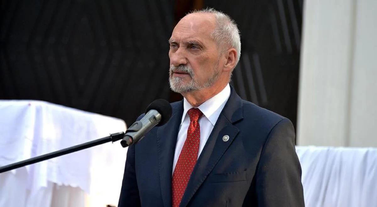 Prokuratura: nie będzie dochodzenia ws. książki Tomasza Piątka o Macierewiczu