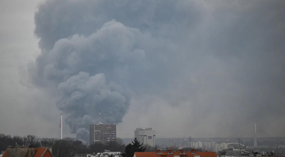 Pożar w Gdańsku. Nad miastem unosi się chmura czarnego dymu