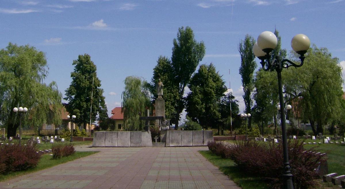 Dewastacja cmentarza w Garwolinie. MSZ Rosji żąda przeprosin