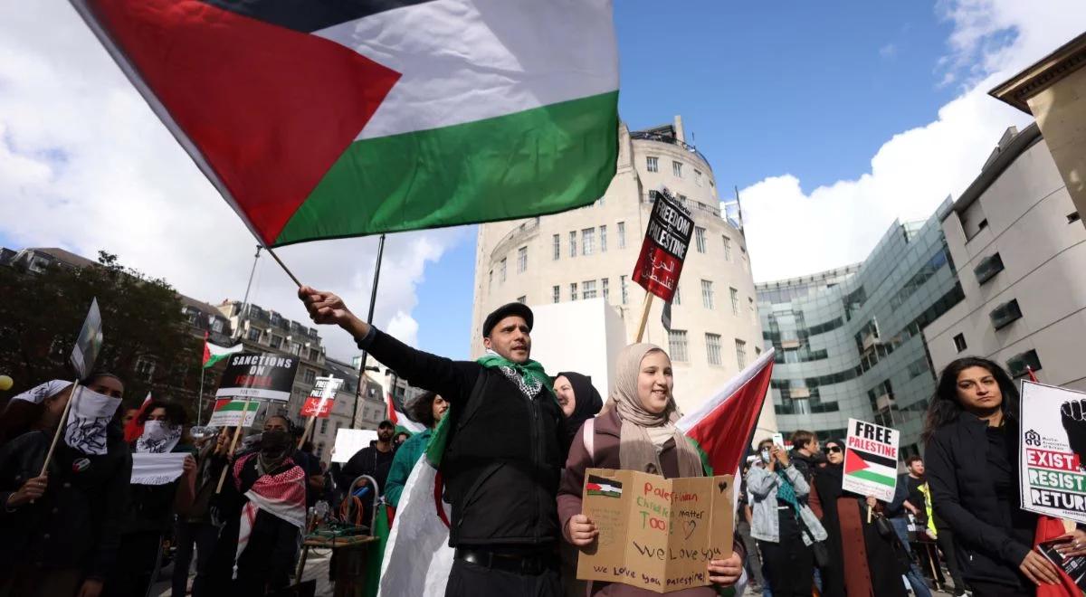 "Echo najciemniejszych momentów XX wieku". Były szef BBC apeluje o reakcję na antyizraelskie manifestacje