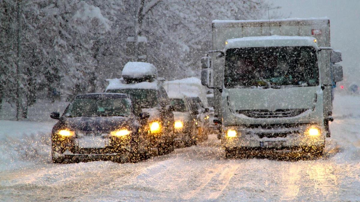 Zimowy paraliż we Francji. Zamknięte autostrady, kierowcy uwięzieni w korkach