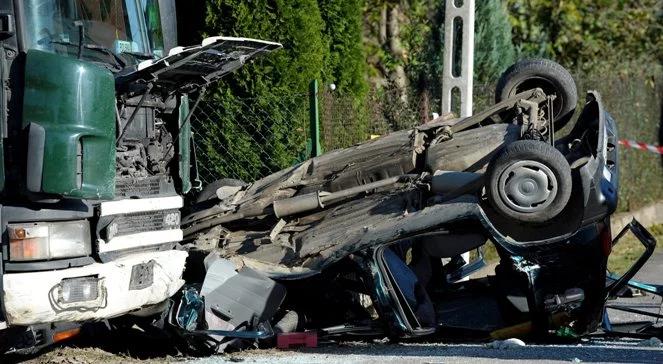 Ostrów: jedna osoba nie żyje, pięć w szpitalu