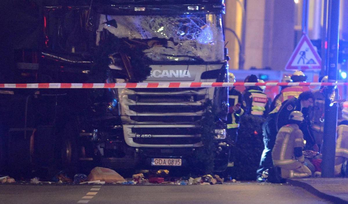 Tragedia na jarmarku świątecznym w Berlinie.  "Domniemany atak terrorystyczny"