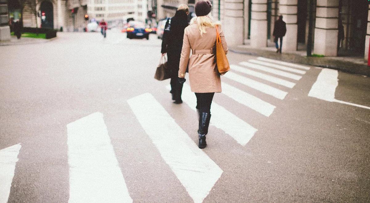 Warszawa: sygnalizacja świetlna uruchamiana automatycznie. Nowe informacje dla pieszych