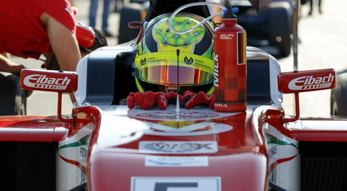 Mick Schumacher wchodzi w buty ojca? Syn legendy Formuły 1 bliski przenosin do Ferrari