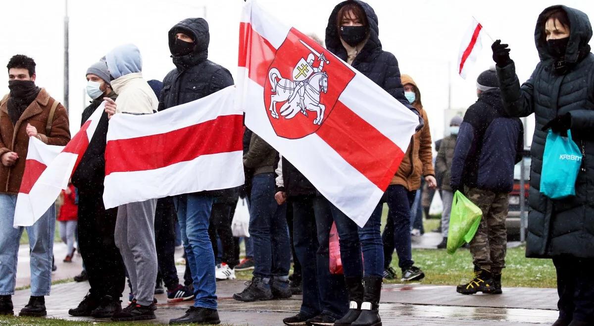 Demonstracje opozycji, wiec poparcia dla władz. Na Białorusi nie ustają protesty