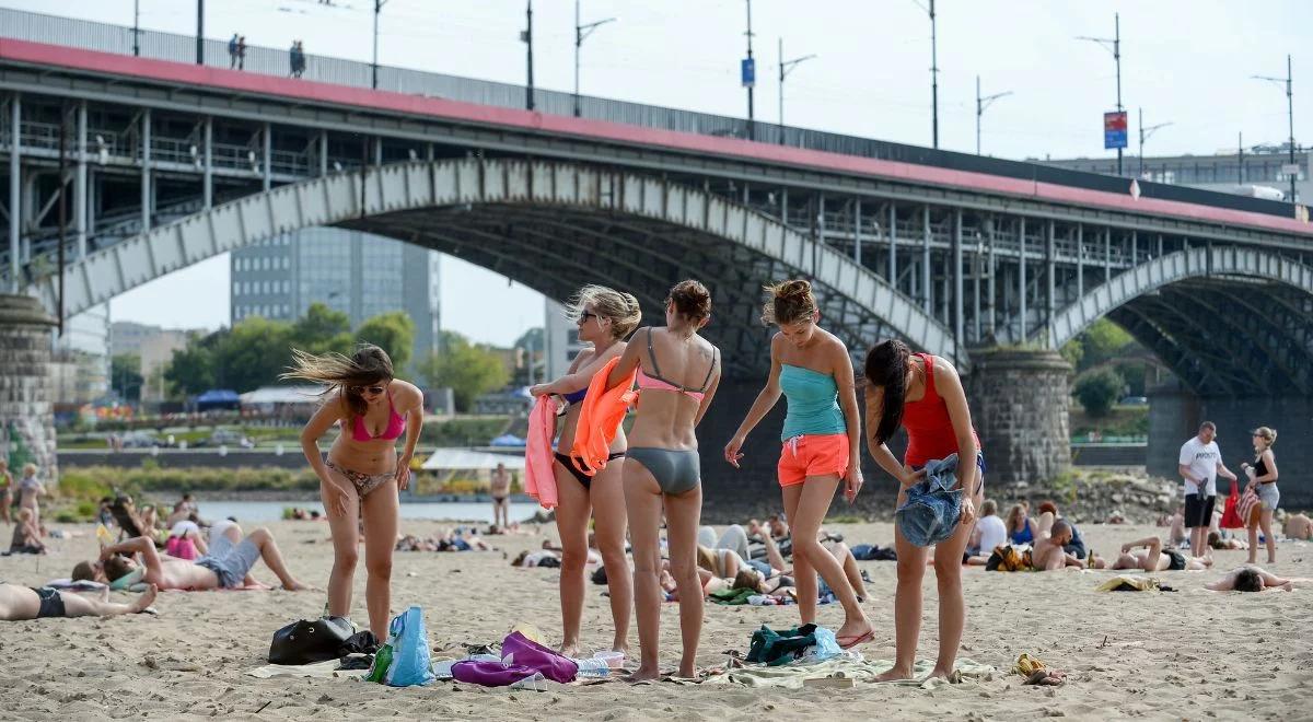 Wakacyjne opalanie. Lekarz: ze słońca należy korzystać mądrze