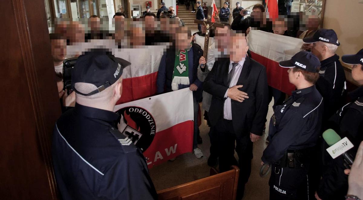 Spalił kukłę symbolizującą Żyda na wrocławskim Rynku. Wiadomo kiedy usłyszy wyrok