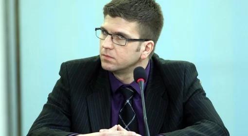 Prokurator badający inwigilację dziennikarzy przed komisją