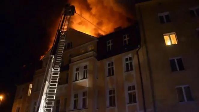 Pożar w Olsztynie. Zapaliło się poddasze kamienicy