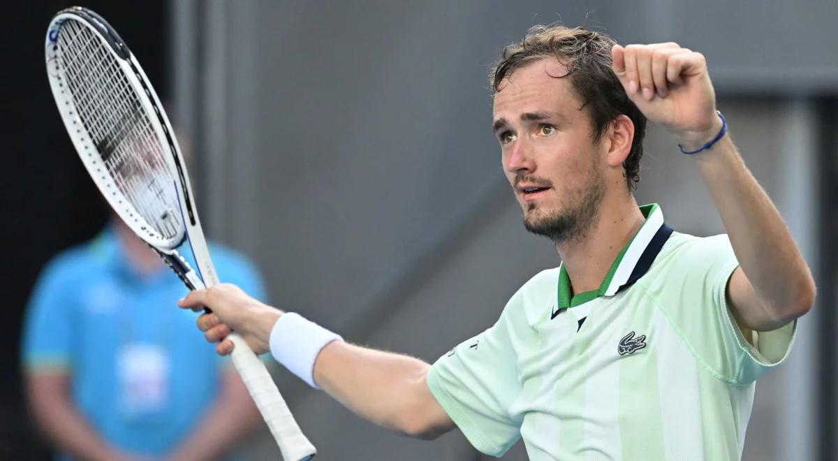 Australian Open: niespodziewane problemy faworyta. Miedwiediew gra dalej 
