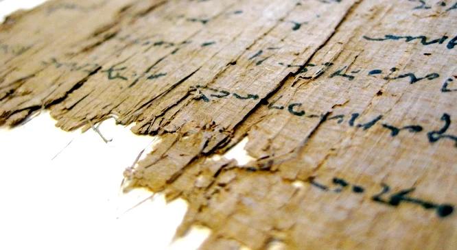 Historia pisana na papirusie