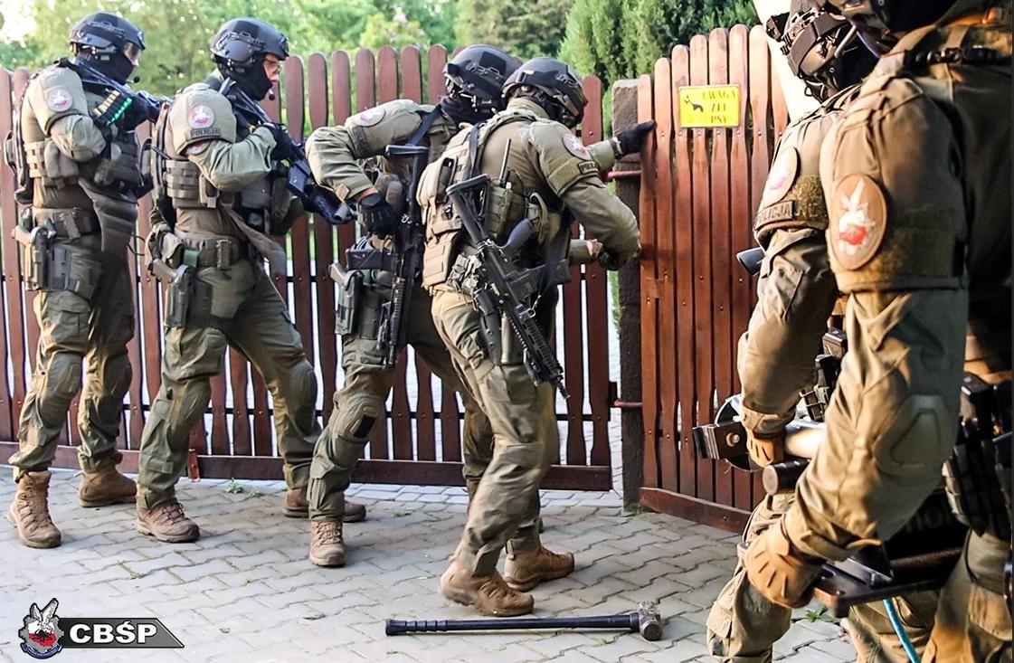 Gang przemytników narkotyków rozbity. Spektakularny sukces CBŚP. Zatrzymano znanego rapera