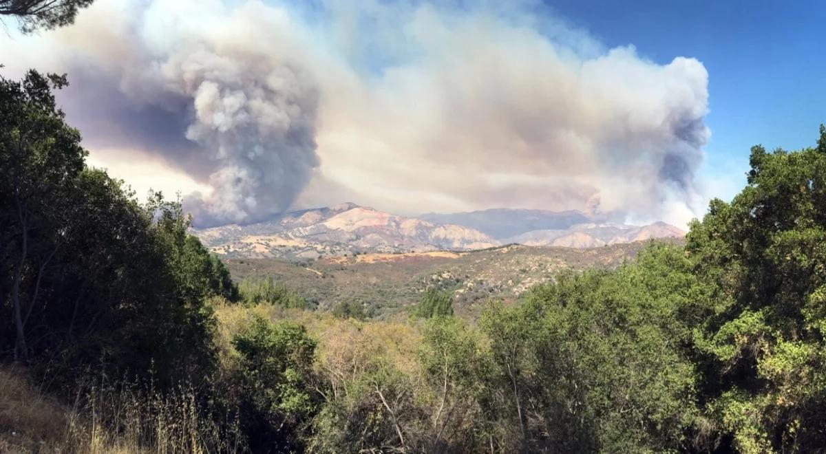 USA: Kalifornia nadal walczy z pożarami. Spłonęło 300 budynków
