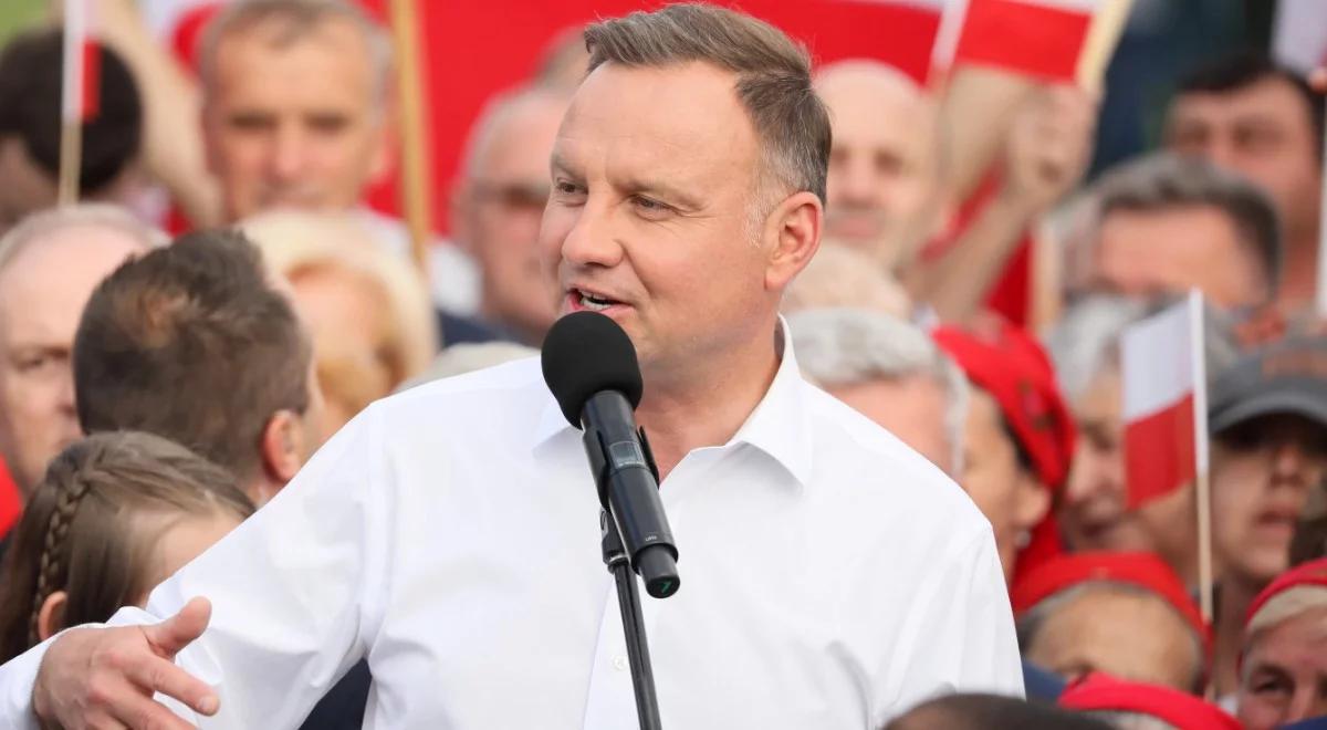 "Nie jest ekstremistą, ale katolikiem bez kompleksów". Hiszpański dziennik o Andrzeju Dudzie