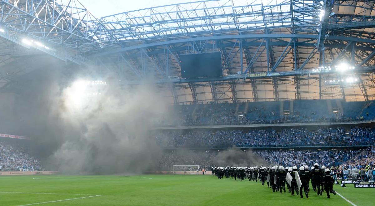 Ekstraklasa: zdecydowana reakcja wojewody na wydarzenia w Poznaniu. Nawet 8 meczów Lecha bez udziału publiczności 