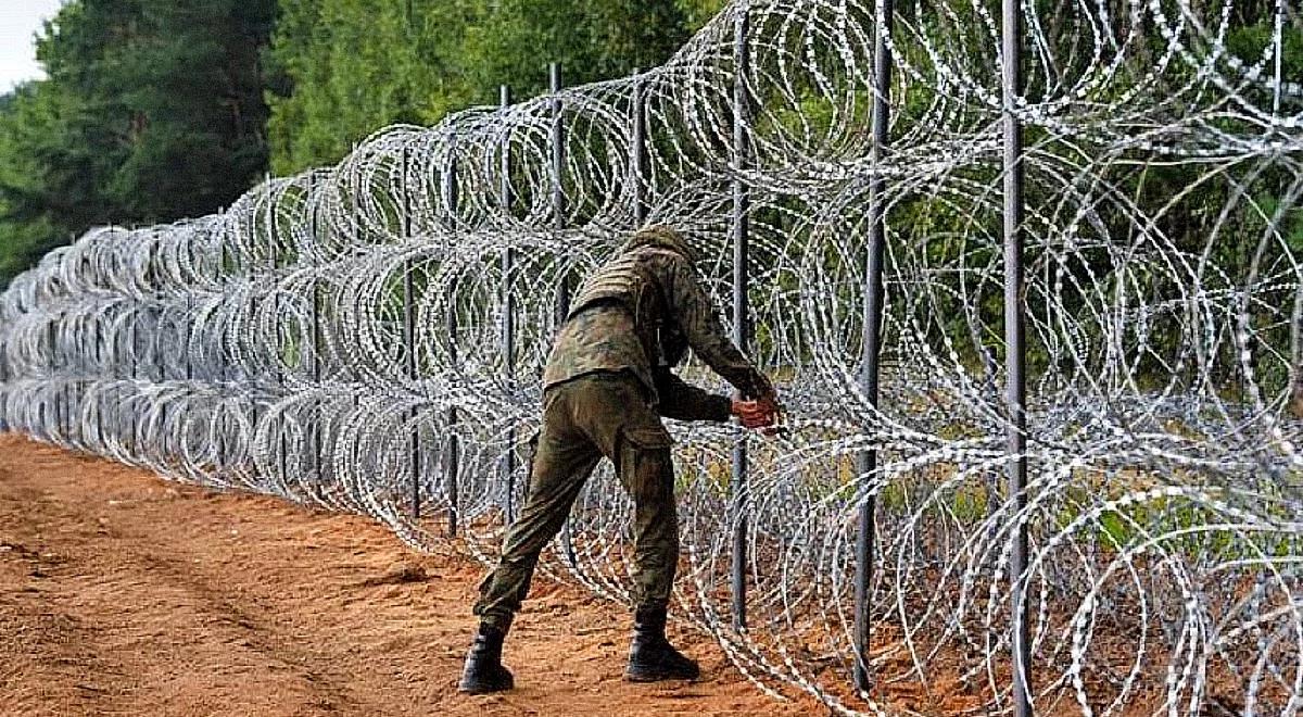 "Wprowadzenie stanu wyjątkowego było koniecznością". Politolog o sytuacji przy polsko-białoruskiej granicy