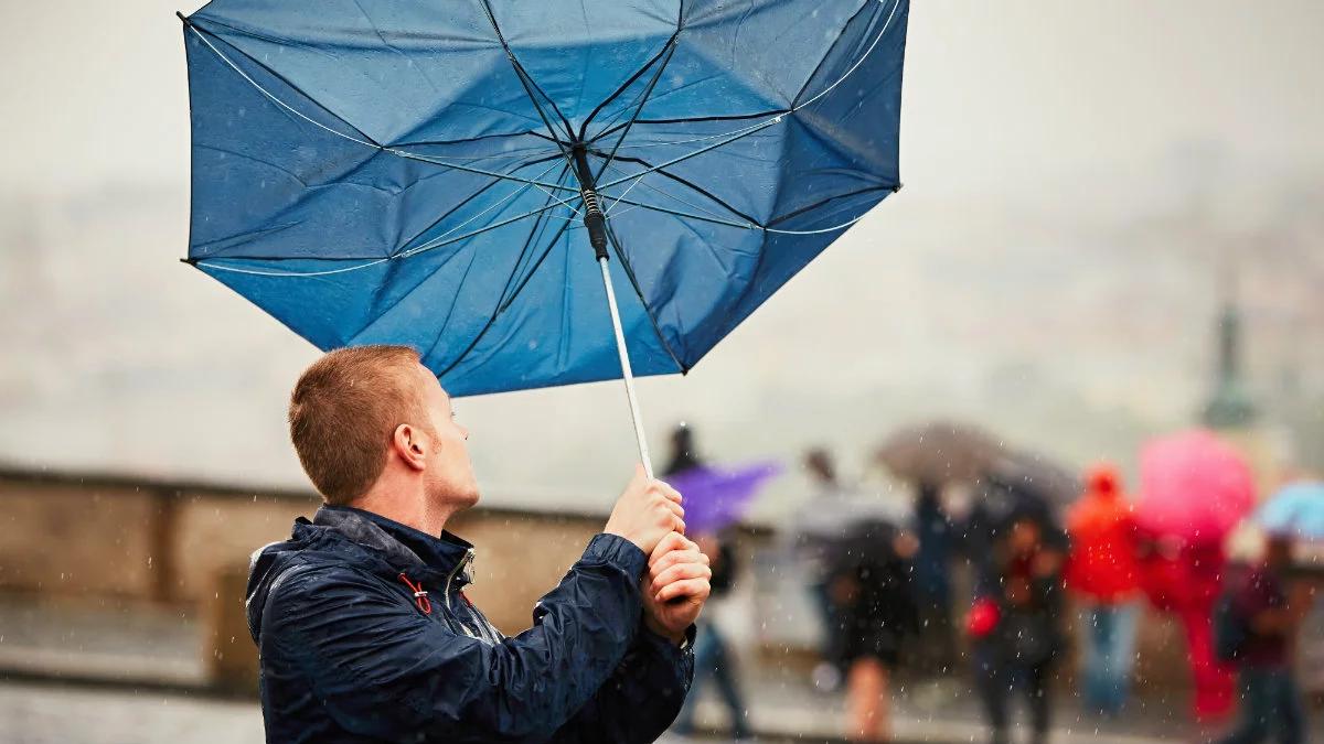 Jesień w pełni. Szaro, pochmurno i deszczowo, a w górach śnieżnie i wietrznie