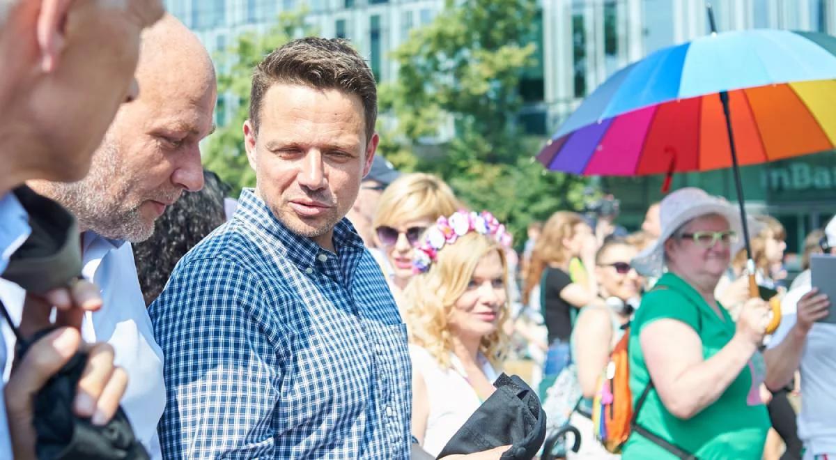 Problemy finansowe Warszawy. Stolica znów podnosi opłaty i tnie wydatki, cięcia nie dotyczą jednak organizacji LGBT