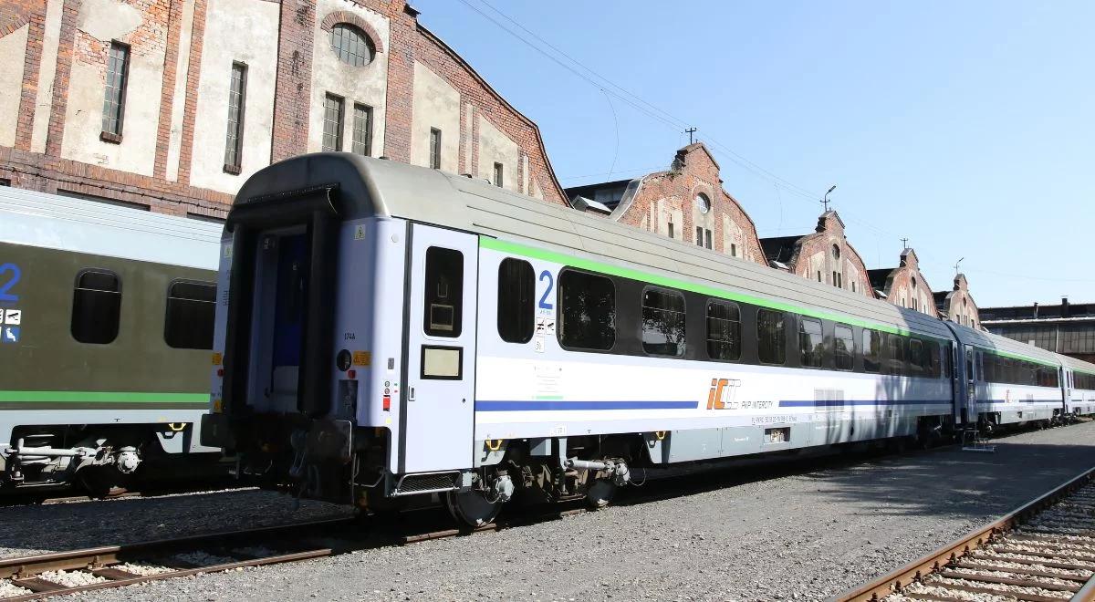 Zmiana czasu i zmiana na kolei. PKP Intercity zapowiada specjalny rozkład na dzisiejszą noc