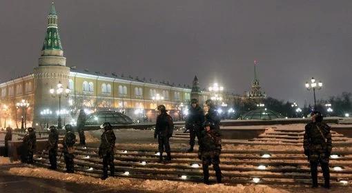 Nocne patrole milicji w centrum Moskwy