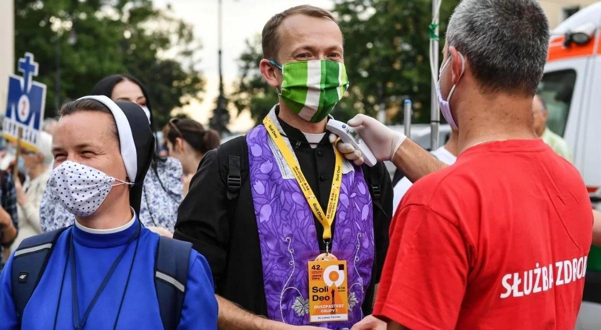 "Wyjątkowy rodzaj rekolekcji w drodze". Pielgrzymi wyruszyli z Warszawy na Jasną Górę