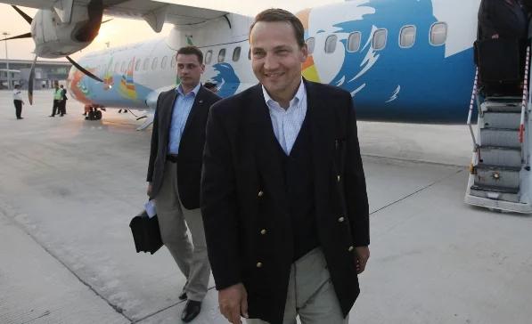 Sikorski spotka się z birmańską noblistką