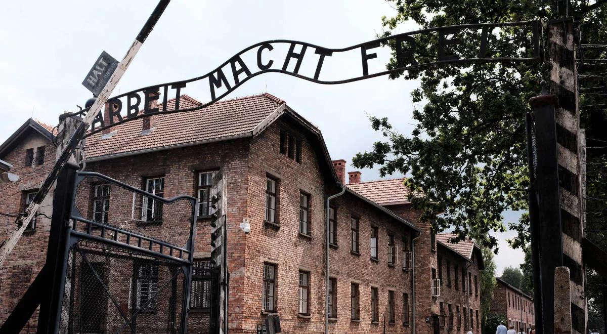 W Guernice otwarto wystawę o historii obozu Auschwitz. "To nasz wyraz szacunku"