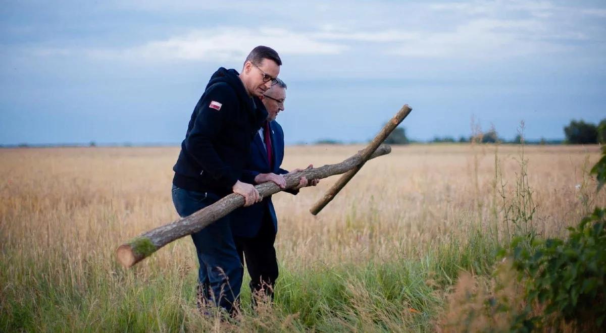 Premier Morawiecki na Ukrainie. "Oddaję hołd ofiarom rzezi wołyńskiej"