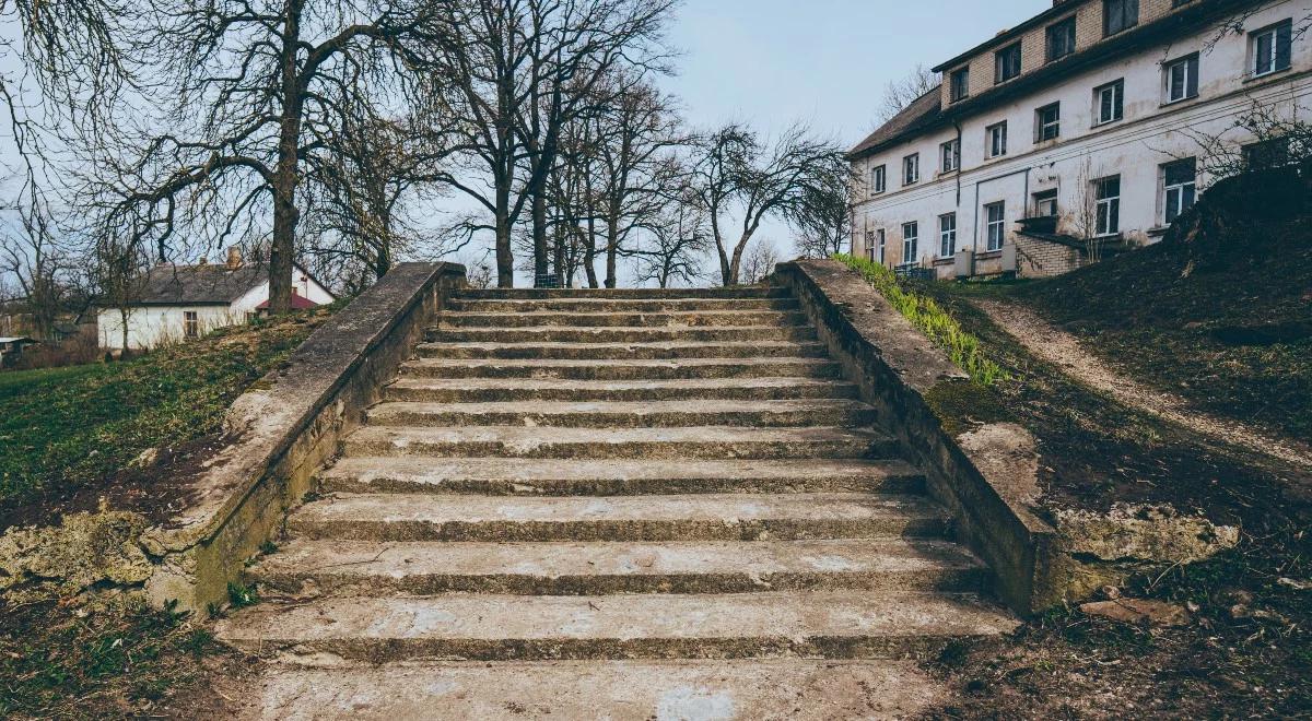 Prognoza pogody. Silny wiatr, na północy przelotne deszcze, na południu więcej przejaśnień
