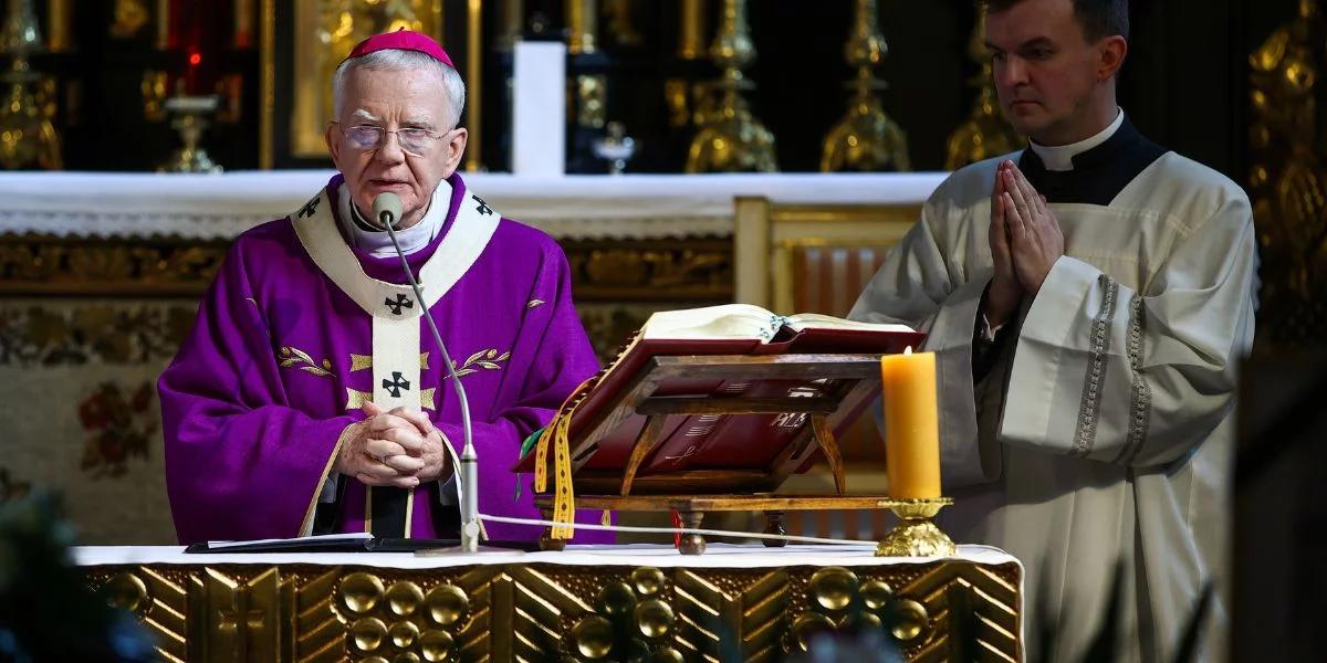 Wielki Piątek. Abp Jędraszewski: niektórzy rządzący usiłują zafundować narodowi holokaust nienarodzonych