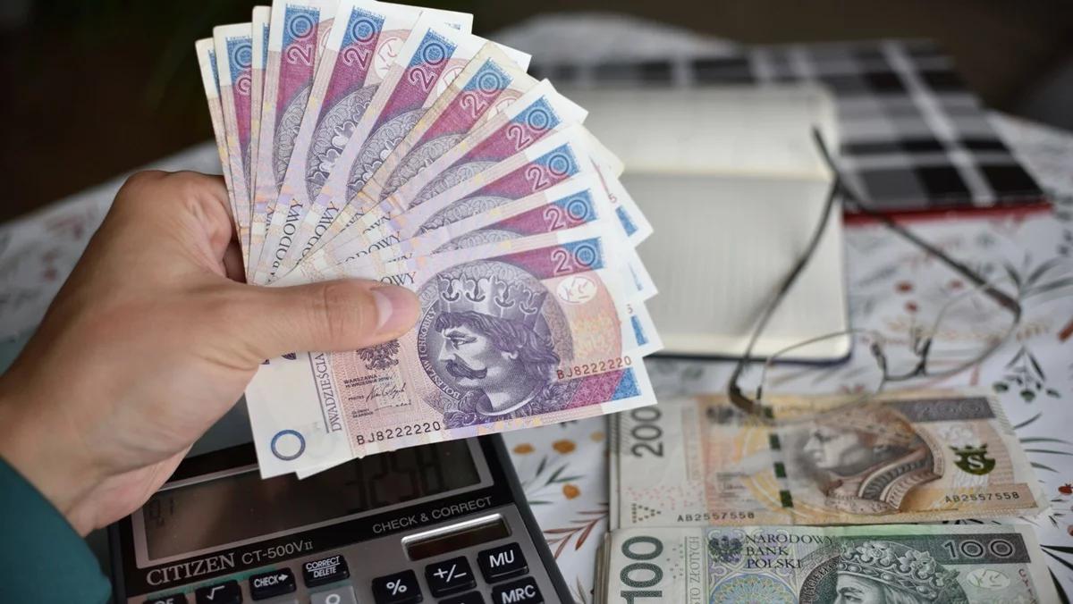 Czy twoja wypłata zostanie obniżona? Rząd szykuje rewolucję w płacy minimalnej