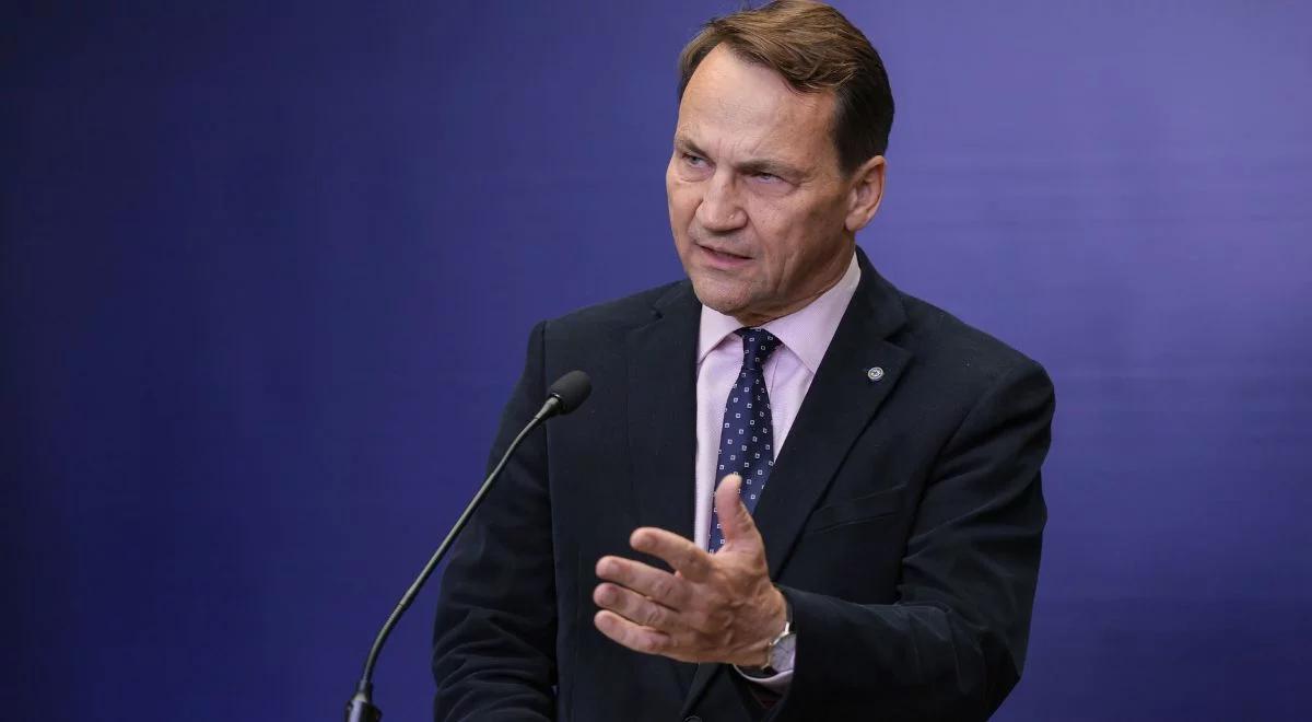 Sikorski reaguje na słowa Merkel o Polsce. "Widocznie zapomniała"