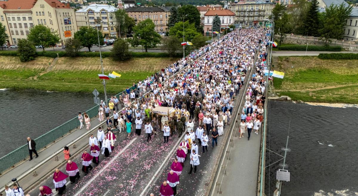 Procesje Bożego Ciała w całej Polsce. To wydarzenie religijne, ale i kulturowe