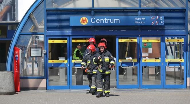 Warszawa: alarm w metrze. Rozpylono "nieznaną substancję"