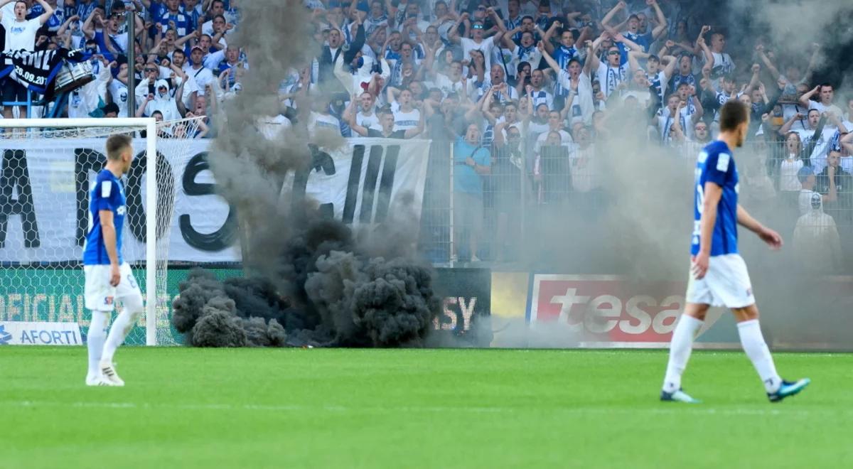 Ekstraklasa: mistrzostwo Legii Warszawa w cieniu skandalu z pseudokibicami. Piłkarze ratowali się ucieczką