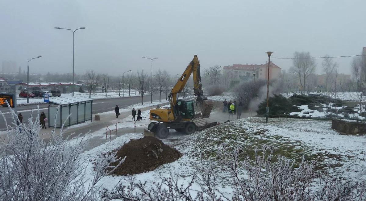 Kielce: trwa poszukiwanie miejsca awarii sieci ciepłowniczej. Zebrał się sztab kryzysowy