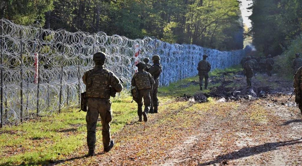 "Jeżeli nie będzie niezgodności z konstytucją". Prezydent poparł budowę zapory na granicy z Białorusią