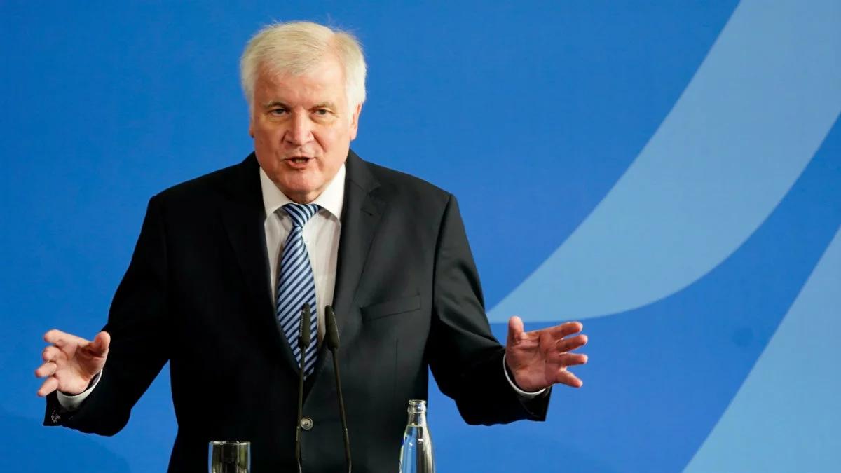 Szef MSW Niemiec: migracja to "matka wszystkich politycznych problemów"