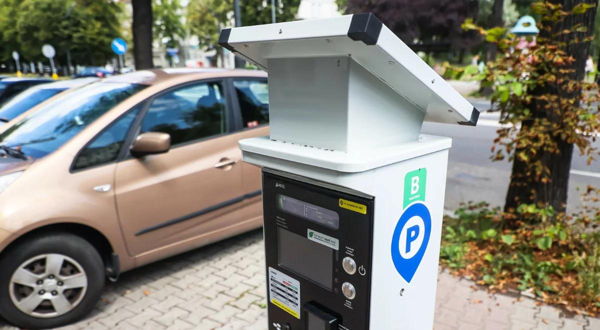 Jak parkować za darmo w mieście? Wystarczy kliknąć jeden przycisk