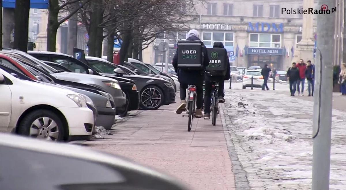 Pustki na rynku pracy. Pracodawcy sięgają coraz dalej w poszukiwaniu pracowników