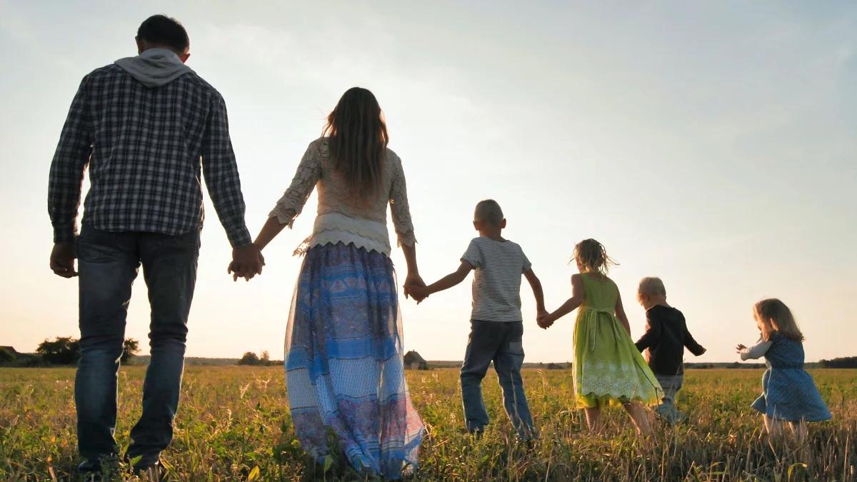 "Może mieć pozytywny wpływ na sytuację demograficzną". Maląg o Rodzinnym Kapitale Opiekuńczym