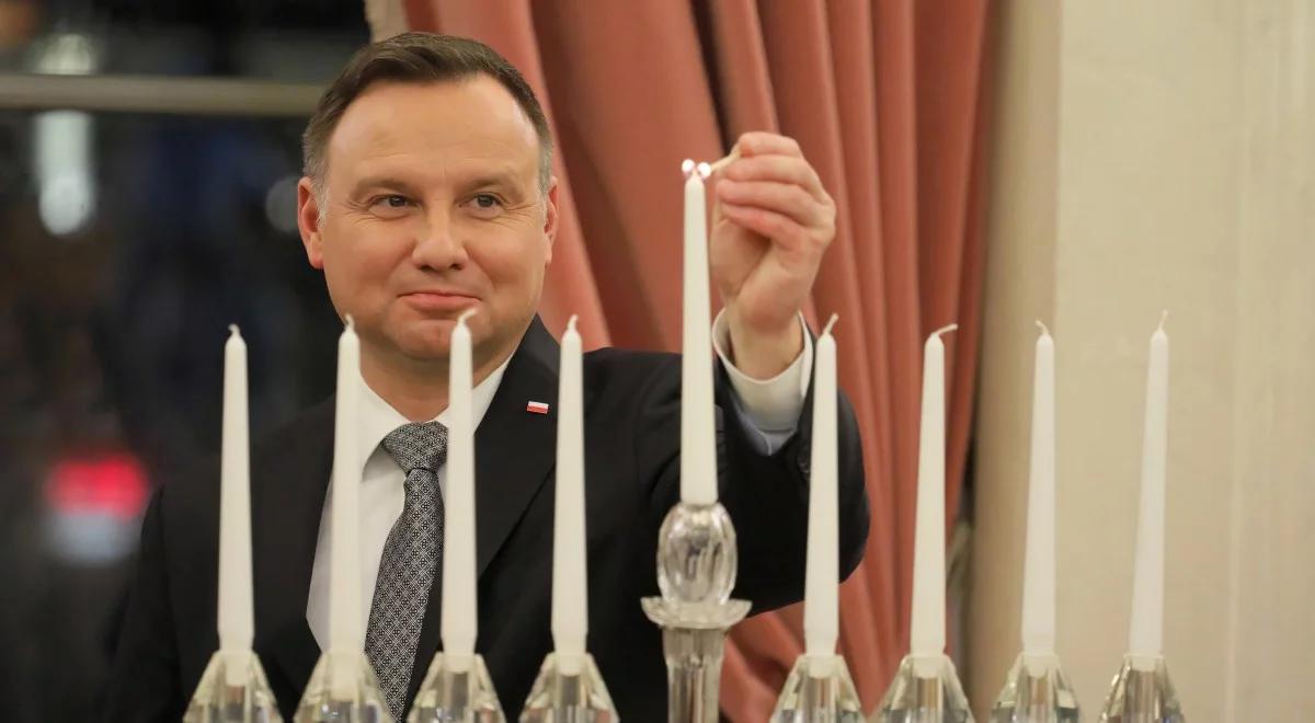 W Pałacu Prezydenckim prezydent Andrzej Duda zapalił świecę chanukową
