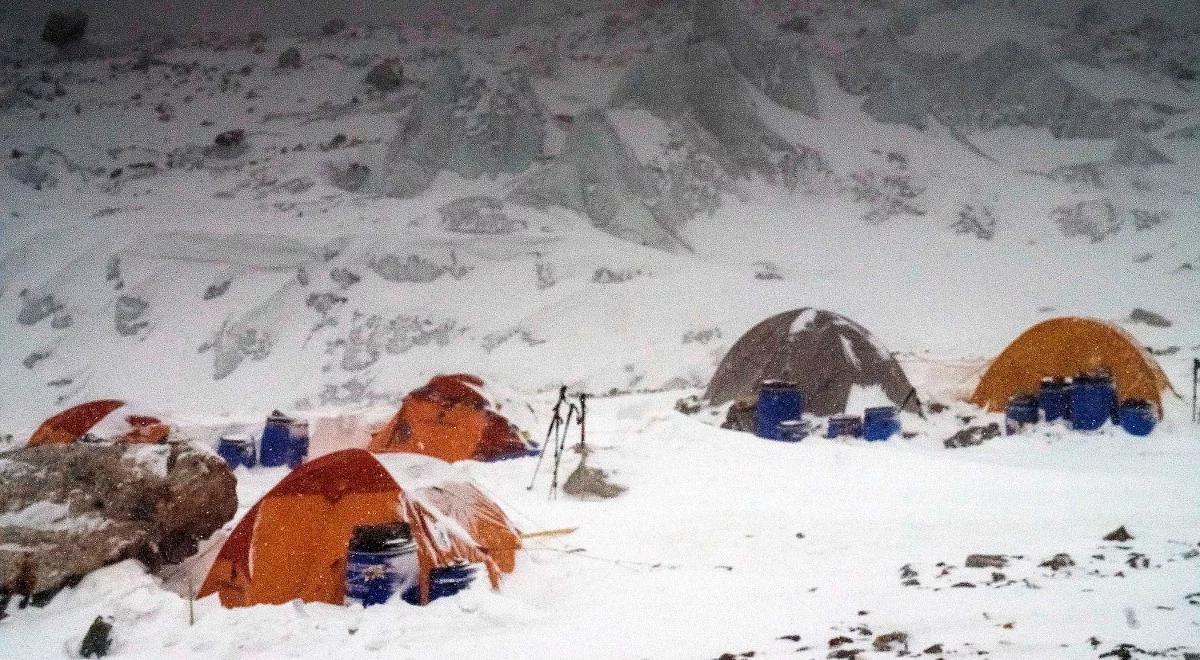 K2 dla Polaków: dwóch himalaistów po ośmiu godzinach dotarło do "jedynki"