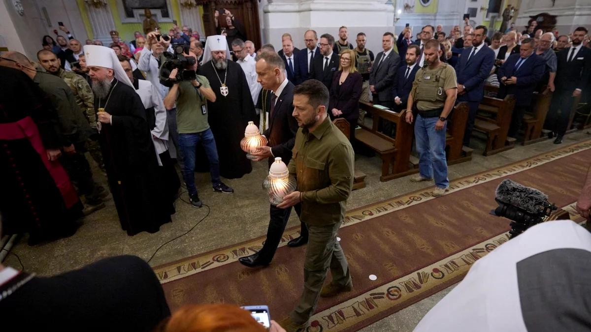Prezydent Duda odwiedził katedrę w Łucku. Zgromadzeni Ukraińcy skandowali "dziękujemy"